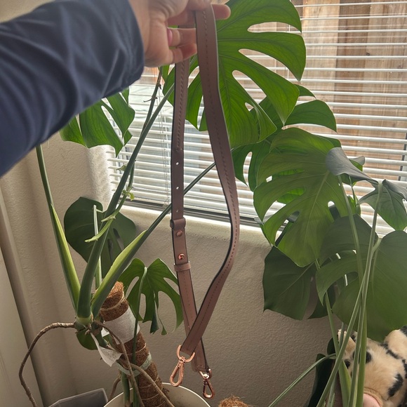 Michael Kors hand bag/side purse with attachable strap - Picture 4 of 8